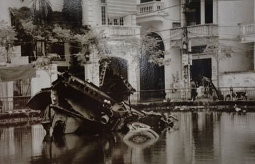 Exposition de livres et journaux Hanoï – Diên Biên Phu aérien