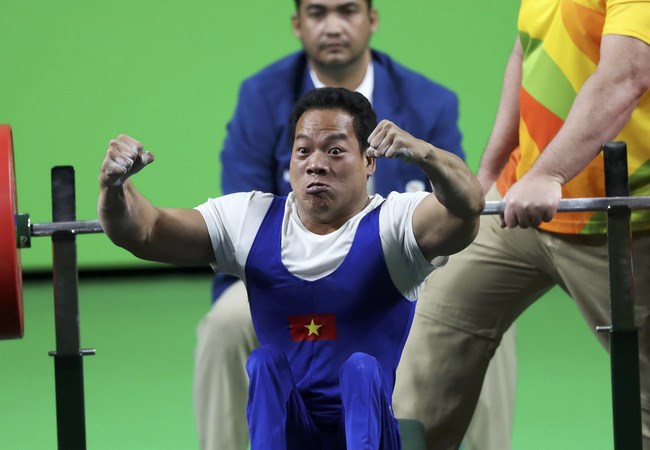 Plus de médailles pour le Vietnam aux Championnats de para haltérophilie et de para natation