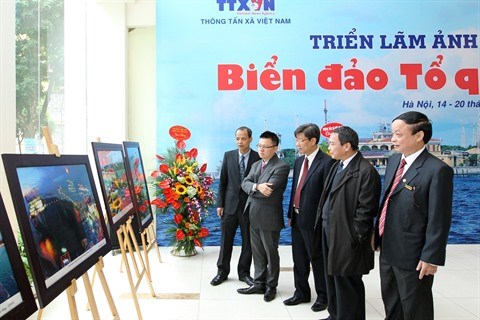 Quelque 150 photos sur la mer et les îles du Vietnam exposées à Hanoï