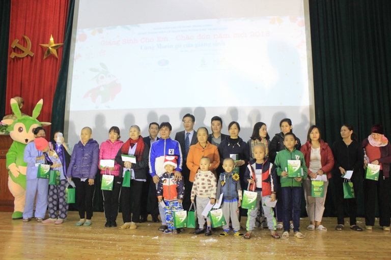 Hanoi joie de Noël pour les enfants hospitalisés