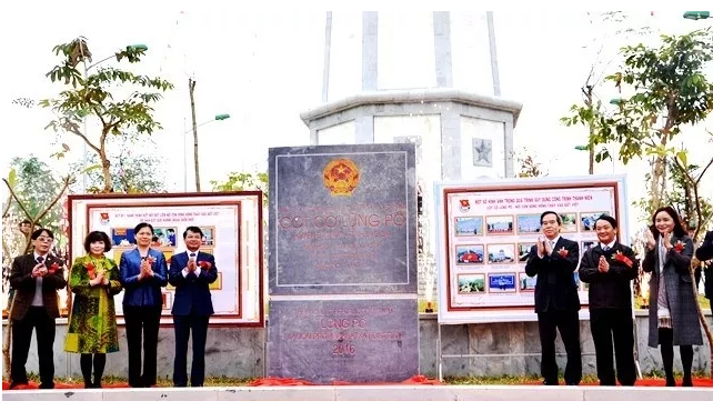Lào Cai  Inauguration du mât du drapeau de Lung Pô