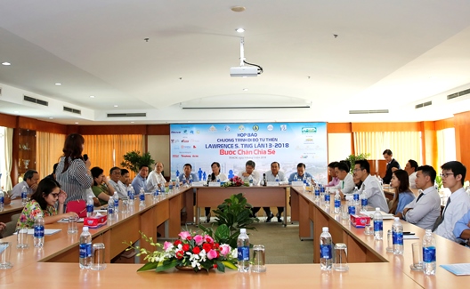 Hô Chi Minh-Ville marche Lawrence S Ting pour les pauvres