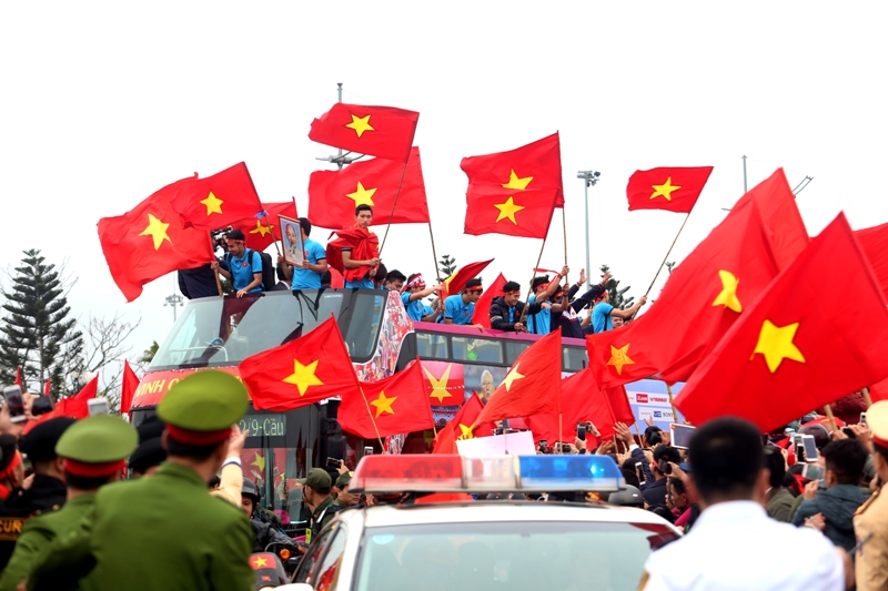 Coupe des nations d Asie U23 une mer de supporters vietnamiens fait un accueil triomphal à la sélection nationale