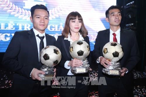 Football  Dinh Thanh Trung remporte le Ballon d Or du Vietnam 2017