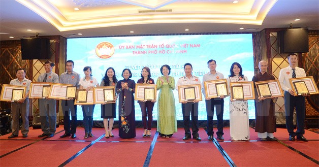 Plus de 223 milliards de dongs pour les mers et îles, les pauvres