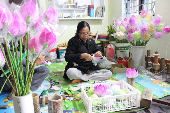 Huê Particularité du métier artisanal traditionnel de fabrication de fleurs en papier