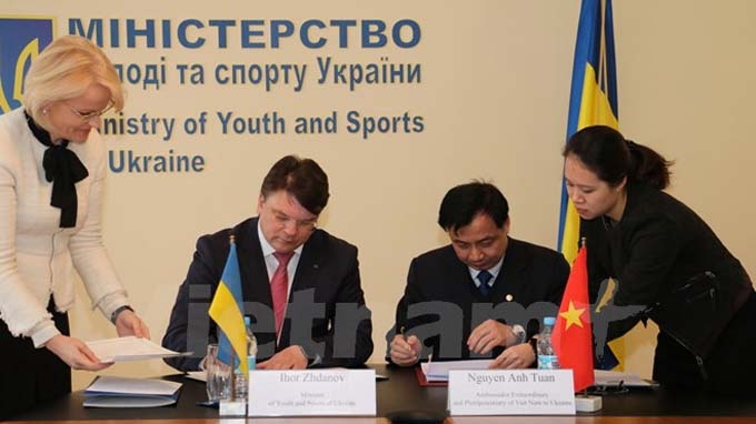 Le Vietnam et l’Ukraine signent un accord de coopération dans la gymnastique et les sports