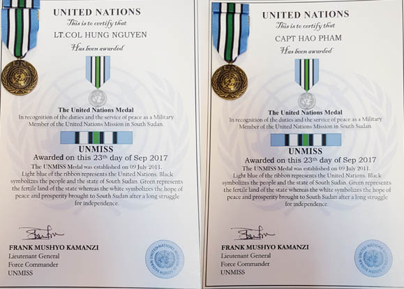 Les Nations Unies décernent l Ordre pour la cause de la paix à deux officiers vietnamiens