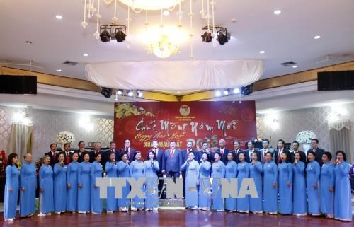 Les Vietnamiens au Laos et au Canada saluent le Nouvel An lunaire