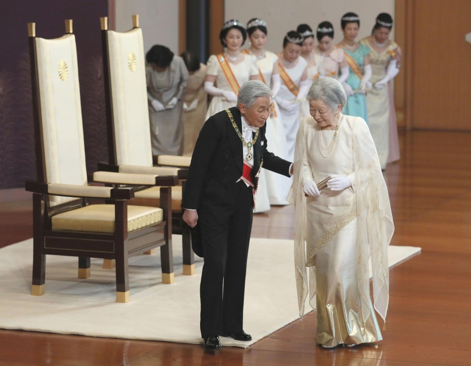 L empereur japonais Akihito compose des vers sur le Vietnam