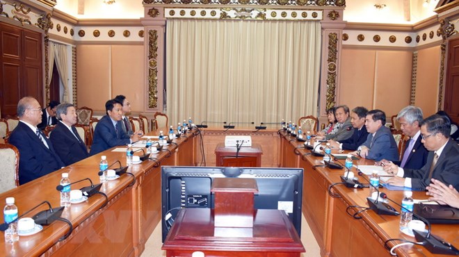 Le secrétaire général p i du Parti libéral démocrate japonais en visite à HCM-Ville