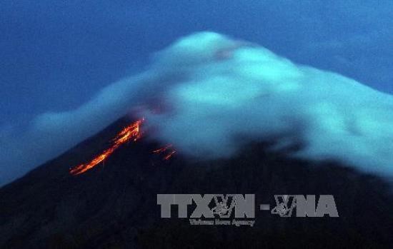 Philippines le volcan Mayon menace d’entrer en éruption, des milliers d habitants évacués