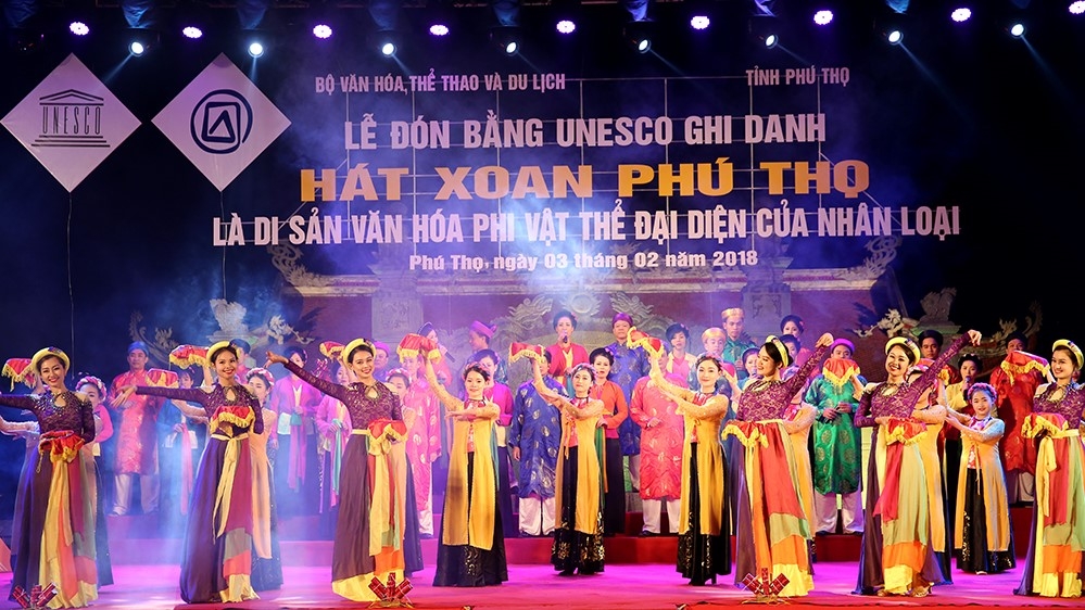 Réception du certificat de l UNESCO pour le « hat xoan Phu Tho »