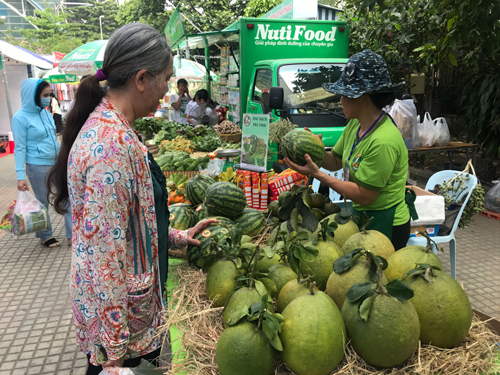 HCM-Ville ouverture du Marché du Têt vert
