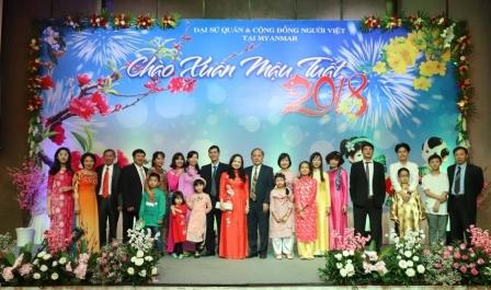 Des Vietnamiens au Myanmar saluent le Nouvel An du Chien 2018