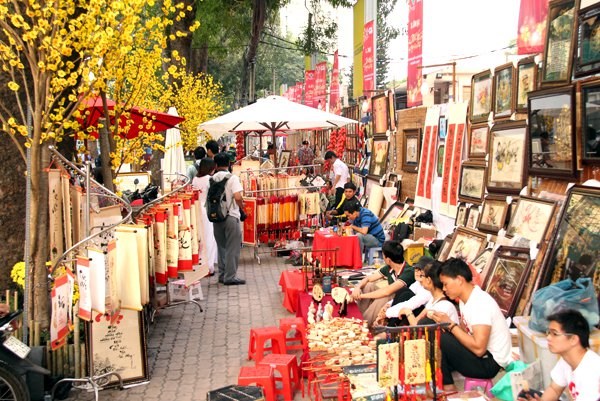Programme Têt du Vietnam dans le Vieux quartier de Hanoï