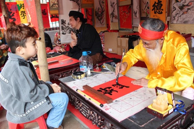 Ouverture d une exposition de calligraphies à Hanoi
