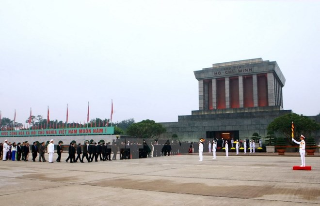 Têt du Chien plus de 18 000 visiteurs au mausolée de Hô Chi Minh
