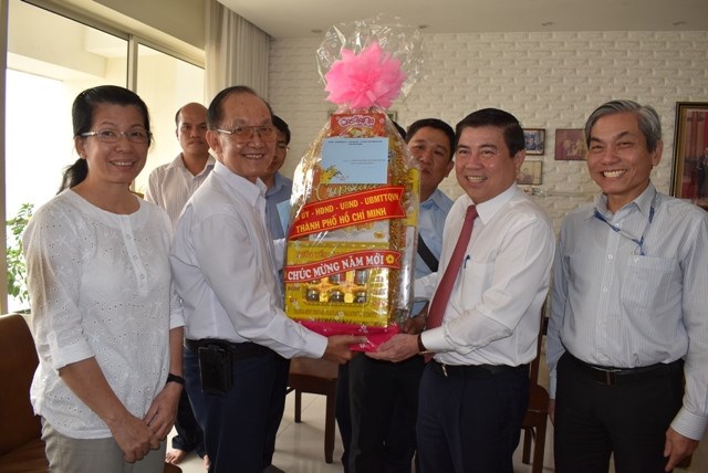 Ho Chi Minh-Ville 1 400 milliards de dôngs pour les personnes dans le besoin