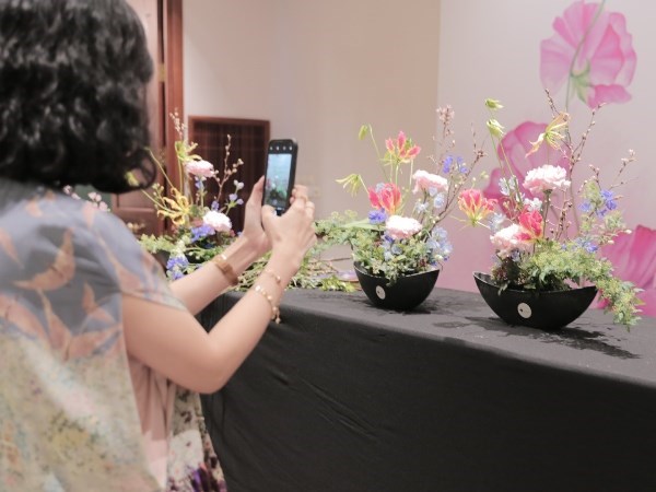 L art floral japonais se dévoile à Hanoi