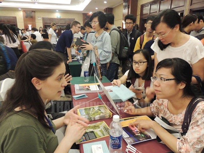 Le système d’éducation américain en vedette dans une exposition à HCM-V