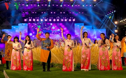Ouverture du 5e Festival de l’áo dài de Ho Chi Minh-Ville