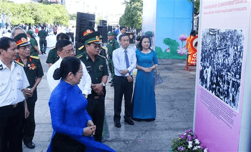HCM-Ville Une exposition en l’honneur de la Journée de la Libération du Sud
