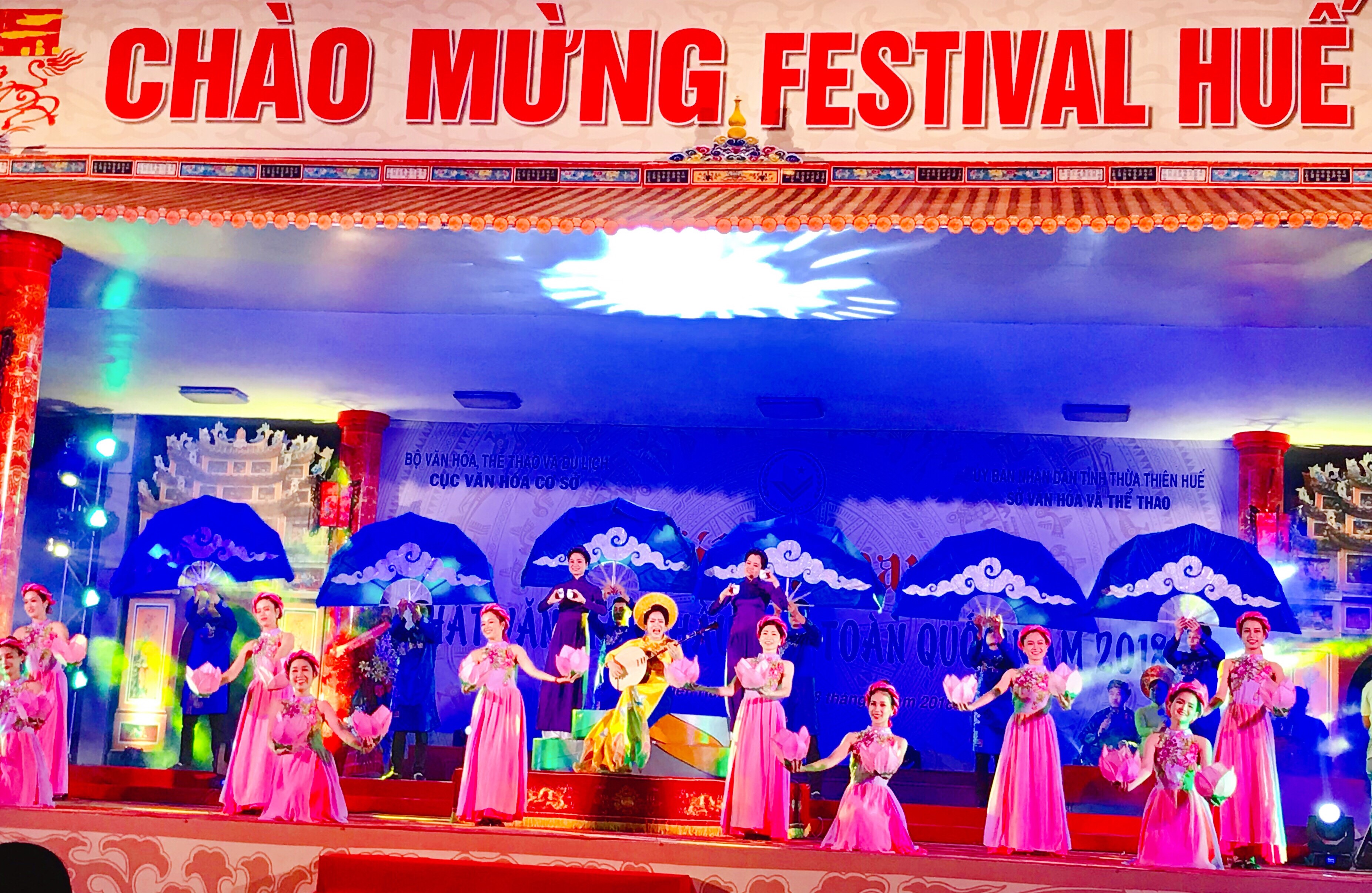 Hue Festival national de chants «hat van» et «hat châu van»