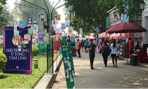 Salon du livre de Hanoi 2018 11 milliards de dongs de recettes
