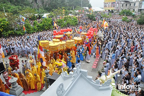 Le festival Quan The Am s ouvre à Da Nang