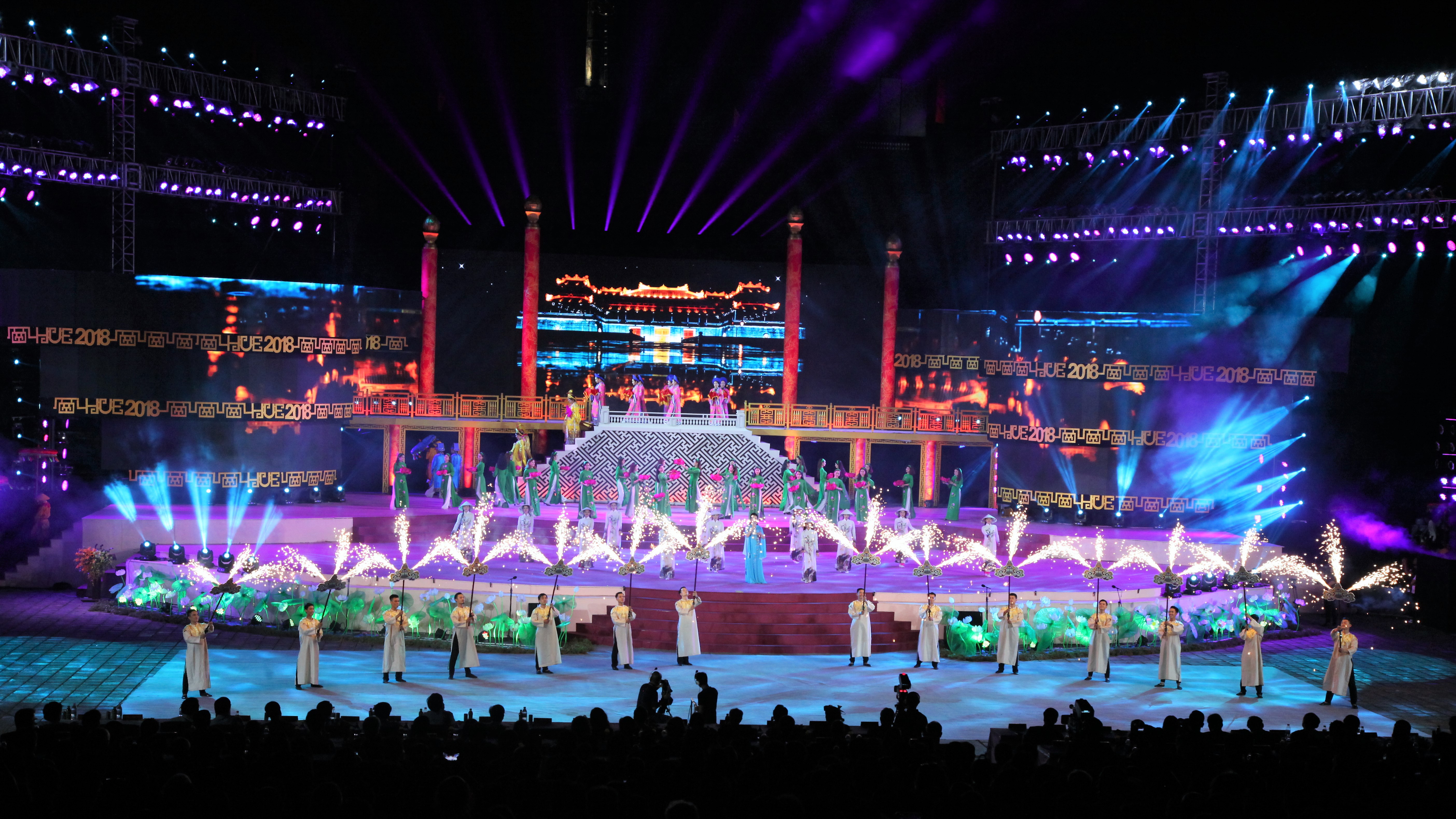 Ouverture du Festival de Hue 2018 avec musique et feux d’artifice