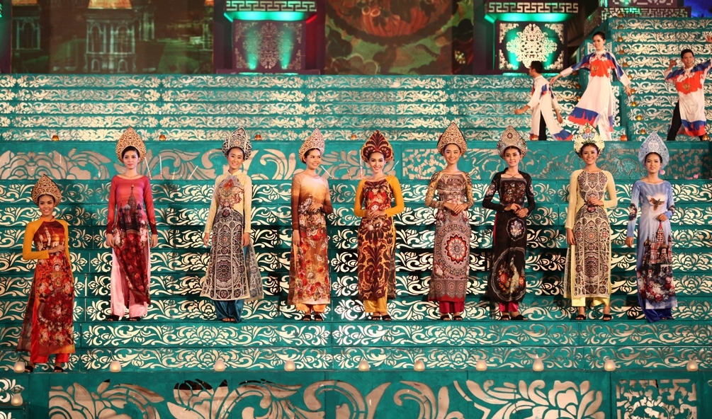 La Russie dans l’ao dai vietnamien