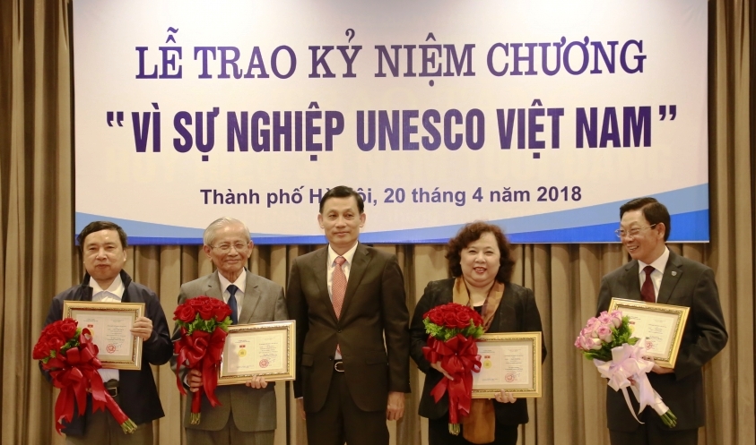 La médaille Pour l’œuvre de l’UNESCO Vietnam à 20 individus exemplaires