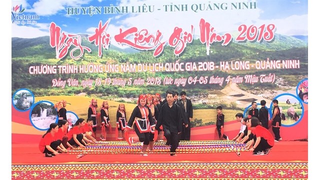 Marché d’échanges amoureux de Dông Van