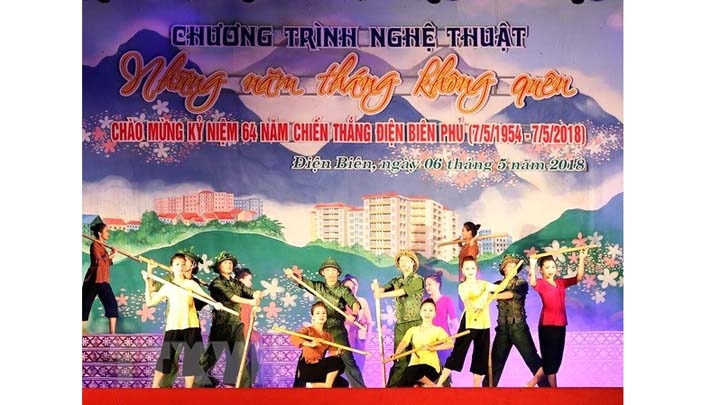Célébration du 64e anniversaire de la victoire de Diên Biên Phu