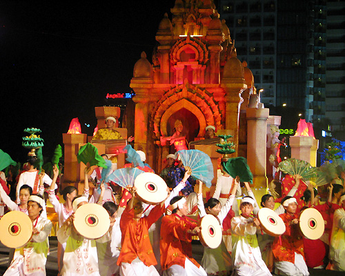 Bientôt la Fête de la tour Ponagar à Nha Trang