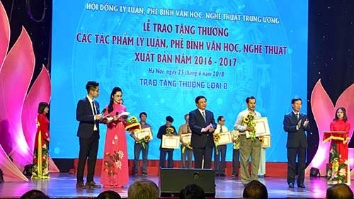 Remise des prix en théorie et critique littéraires et artistiques