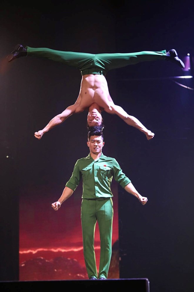 Cirque  deux frères artistes vietnamiens brillent à la finale de Britain s Got Talent