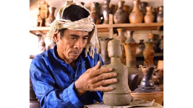 Élaboration du dossier de l’art de la céramique des Chams pour le soumettre à l’UNESCO
