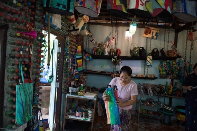 Les produits recyclés du Myanmar séduisent les touristes