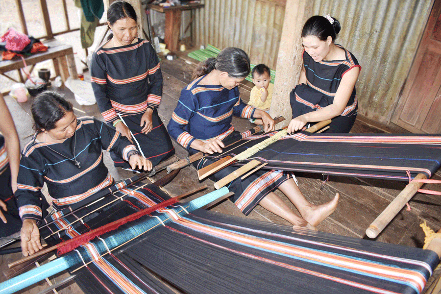 Dak Nông  Bientôt une fête en l honneur de l’artisanat du brocart