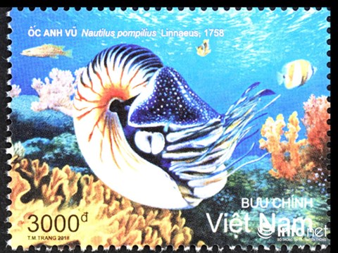 Publication de timbres sur la mer et les îles