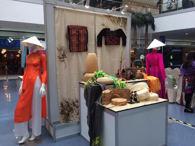 L artisanat vietnamien s expose dans la capitale biélorusse