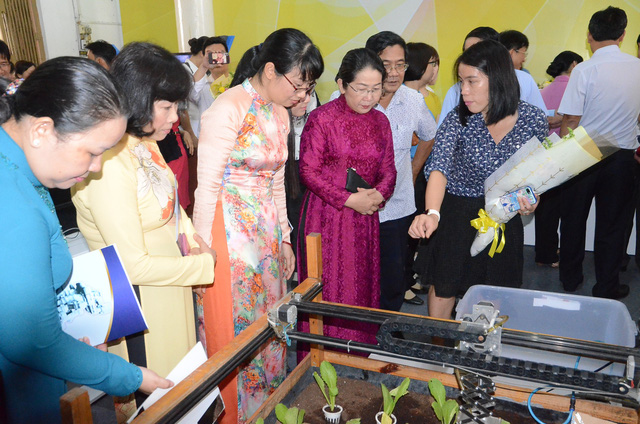 Ho Chi Minh-Ville Ouverture de l’exposition Fiers d’être les ouvriers d une ville héroïque