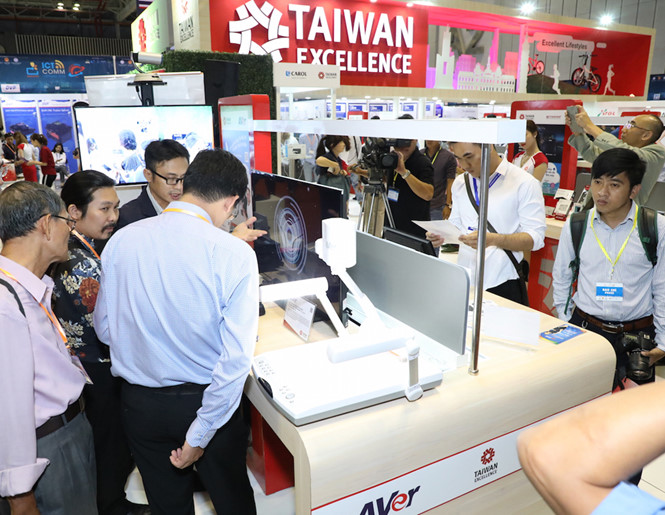 HCM-Ville ouverture d expositions internationales sur les TIC, la radiodiffusion et l électronique