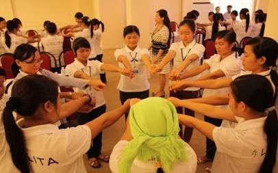 Des bourses d études Vu A Dinh remises à des élèves d ethnies minoritaires