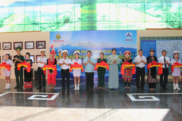 Lao Cai exposition La mer, les îles et les soldats de la Marine
