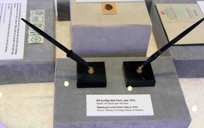 Une exposition fait revivre le chemin de la paix au Vietnam