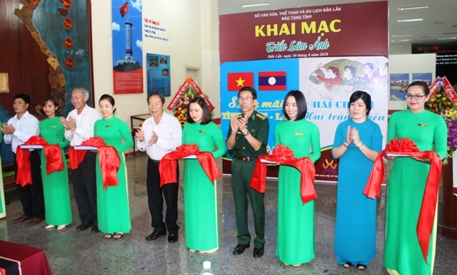 Des expositions de photos sur les relations entre le Vietnam et le Laos à Dak Lak