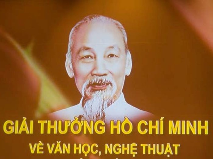 Prix Ho Chi Minh exposition des ouvrages primés
